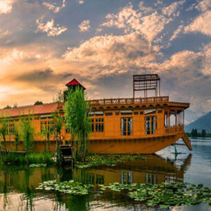 Kashmir House Boat